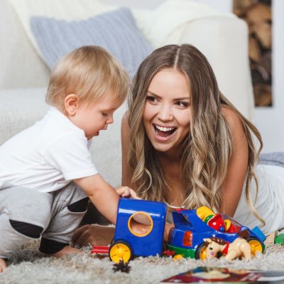 5 δραστηριότητες για δημιουργική απασχόληση που ενισχύουν τη νοημοσύνη του παιδιού σας