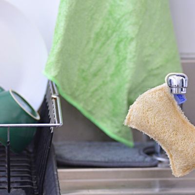 Μία «πράσινη» κίνηση-ματ στο πλύσιμο των πιάτων που ωφελεί την οικογένεια και τον πλανήτη