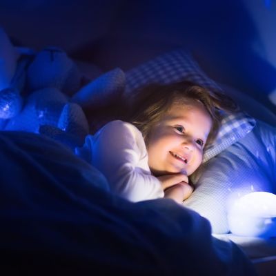 5+4 τρόποι με τους οποίους οι γονείς σαμποτάρουν τον ύπνο του παιδιού τους -Τι προτείνουν οι ειδικοί