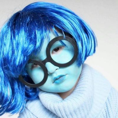 Πώς θα φτιάξετε σε χρόνο dt αποκριάτικη στολή για τα παιδιά σας «Λύπη» από την ταινία Inside Out