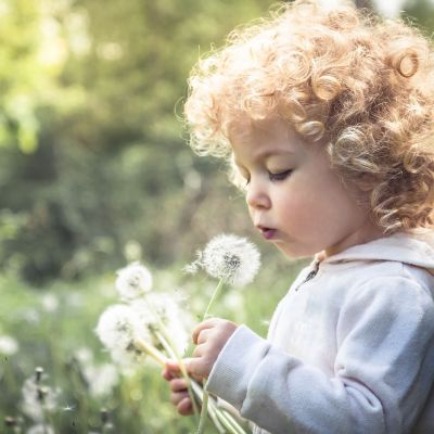 5 τρόποι που θα σας βοηθήσουν να μεγαλώσετε ένα ευγενικό, στοργικό παιδί με ενσυναίσθηση