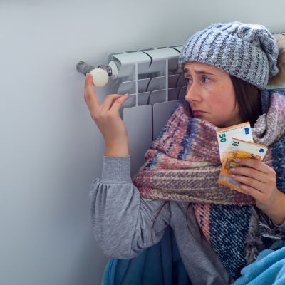 Ανοίγετε και κλείνετε το καλοριφέρ ή διατηρείτε τη θέρμανση σε χαμηλά επίπεδα; Τι λένε οι ειδικοί