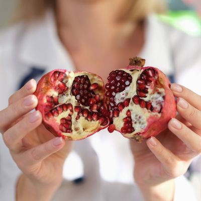 Ρόδι: Πώς ενισχύει τη γονιμότητα του άντρα και πώς της γυναίκας;