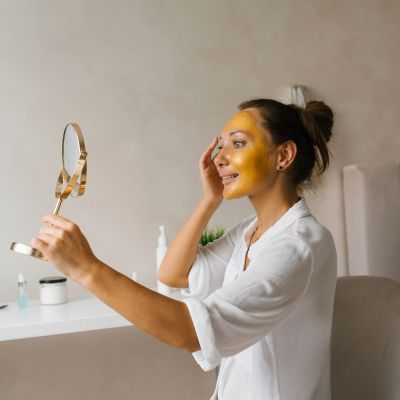 Πώς να απαλλαγείτε από τις σακούλες κάτω από τα μάτια, σύμφωνα με δερματολόγους