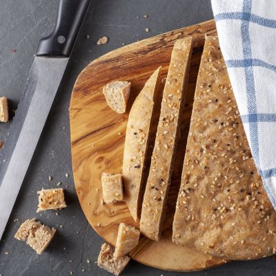 Αφράτη σπιτική λαγάνα ολικής άλεσης με μαγιά