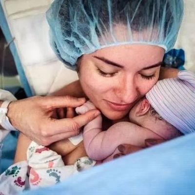 Τοκετός με καισαρική: Φωτογράφος και μαία δημοσιεύει απίθανα στιγμιότυπα