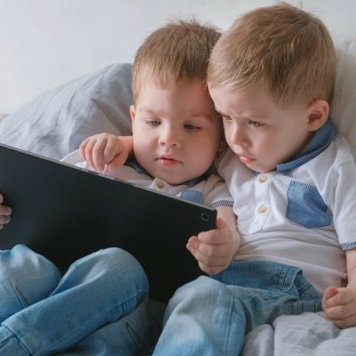 Το 40% των παιδιών ηλικίας 2 ετών έχουν πλέον το δικό τους tablet, σύμφωνα με νέα μελέτη