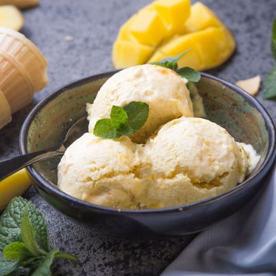 Φτιάξτε νηστίσιμο παγωτό με μάνγκο και γάλα καρύδας στο λεπτό