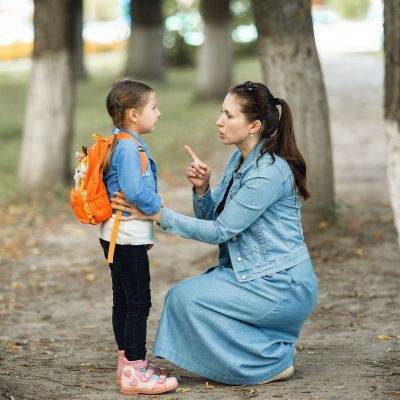 Μαμά είπε «όχι» σε ένα ξένο παιδί και έλαβε αυτήν την απροσδόκητη αντίδραση - Έκανε λάθος;