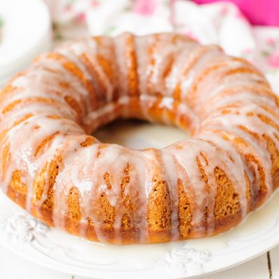 Νηστίσιμο κέικ πορτοκαλιού χωρίς μίξερ σε ένα μπολ