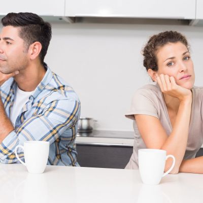 9 παιδικές εμπειρίες που απομακρύνουν τα αδέλφια στην ενήλικη ζωή τους