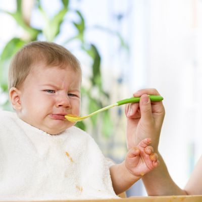 3 λόγοι για τους οποίους δεν πρέπει να εξαναγκάζετε το μωρό να φάει