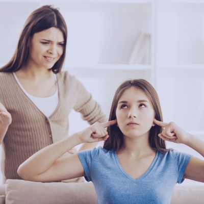 Πώς να μιλήσετε σε έναν έφηβο που δεν θέλει να συζητήσει