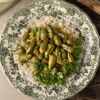 Τι να μαγειρέψετε αν νηστεύετε; Εύκολες μπάμιες Αλεξανδρινές με κάρι