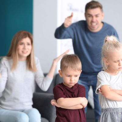 Συμπεριφορές ανθρώπων που δεν έχουν στενή οικογένεια για να στηριχτούν, σύμφωνα με την ψυχολογία