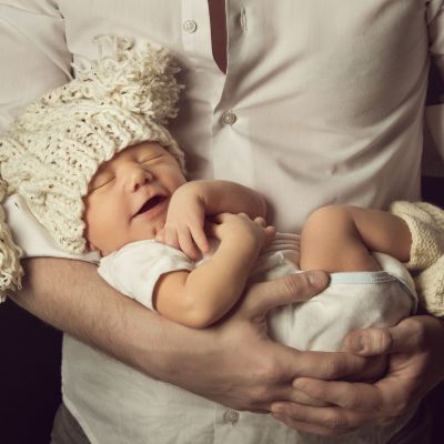 Γιατί γελάνε τα μωρά στον ύπνο τους;