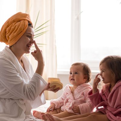 6 μυστικά καθημερινής περιποίησης δέρματος για μαμάδες με γεμάτο πρόγραμμα