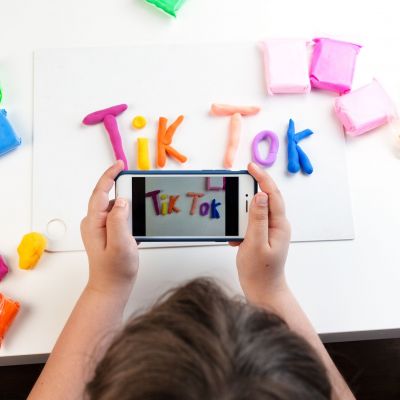 Νέο επικίνδυνο trend του TikTok με αισθητηριακό παιχνίδι μπορεί να προκαλέσει εγκαύματα στα παιδιά