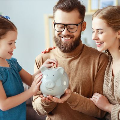 Πώς να διδάξετε στα παιδιά σας την αξία των χρημάτων: 8 στάδια ανά ηλικία