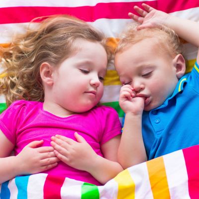 Τι ώρα πρέπει να κοιμούνται τα παιδιά 2 ετών;