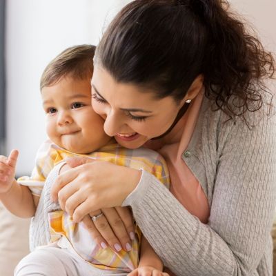 Περισσότερα μωρά γεννιούνται πλέον από γυναίκες άνω των 40 παρά από έφηβες