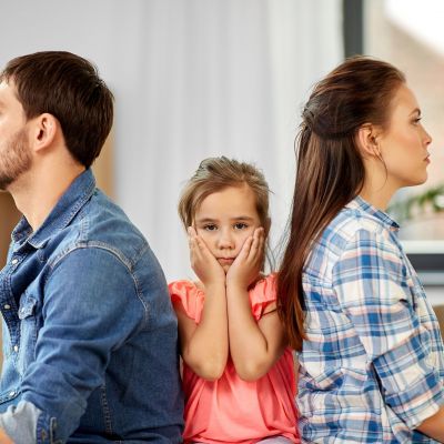 Αν ακούσατε αυτές τις 7 φράσεις, μεγαλώσατε από ανθρώπους που δεν ήταν έτοιμοι να γίνουν γονείς