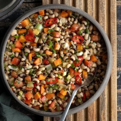 Τι να μαγειρέψω τη Μεγάλη Παρασκευή: Σαλάτα με μαυρομάτικα φασόλια από τον Άκη