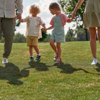 Ξεκλειδώνοντας τα μυστικά της γονεϊκότητας: Συμβουλές φροντίδας από όλο τον κόσμο