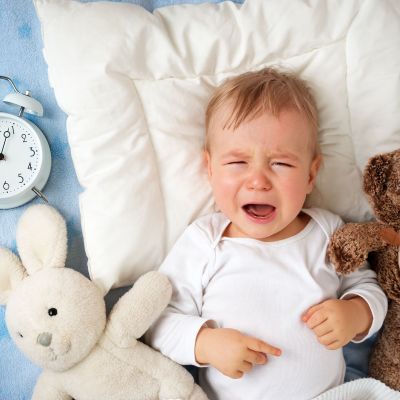 Γιατί τρομάζει το μωρό στον ύπνο;