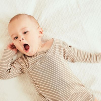 Η βρεφική φώτο μιας μαμάς από το 1993 είναι ο χειρότερος εφιάλτης ενός σύγχρονου παιδιάτρου