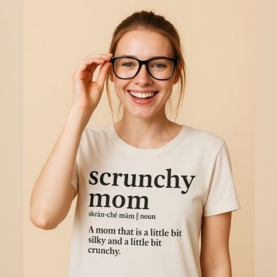 Μαμά Scrunchy: Ένα είδος υπό εξαφάνιση ή απλά μια μαμά με κότσο τα μαλλιά;