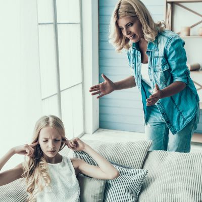 Αν ακούσατε αυτές τις 7 φράσεις, μεγαλώσατε με μια οικογένεια που δεν σας στήριξε συναισθηματικά