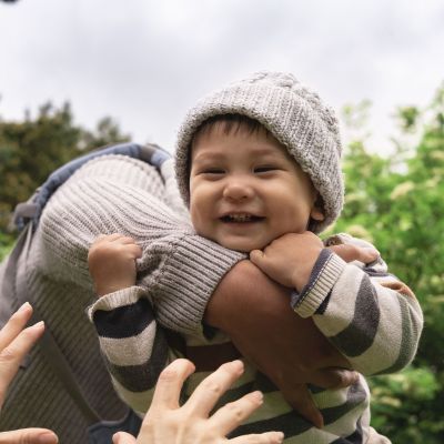 Πώς το έντονο παιχνίδι βοηθά τα παιδιά να γίνουν πιο δυνατά και έξυπνα