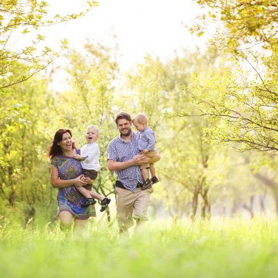 Οδηγός ευτυχίας: 7 πρακτικές για να δημιουργήσετε μια υγιή και ευτυχισμένη οικογένεια