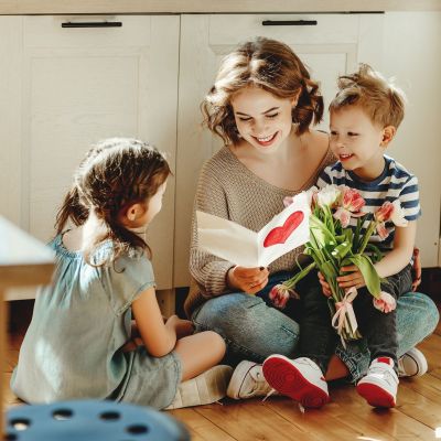 Γιορτή της Μητέρας: Συγκινητικά (αλλά κι αστεία) λόγια για τη μαμά σας