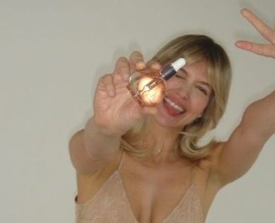 Το «μυστικό» της Κλέλιας Ανδριολάτου για μαλλιά λαμπερά, με αέρινη κίνηση και χωρίς φριζάρισμα