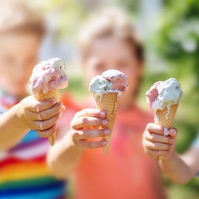 Από την κλασική βανίλια στο vegan παγωτό mango: 7 πανεύκολες συνταγές για σπιτικό παγωτό