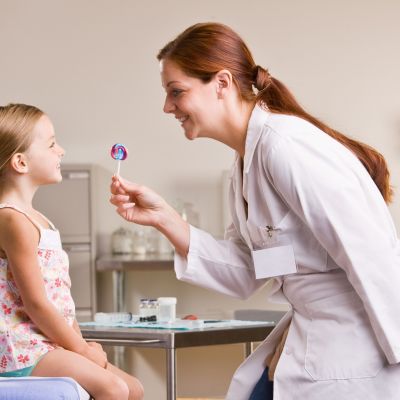 Μέχρι ποια ηλικία παρακολουθούνται τα παιδιά από παιδίατρο;