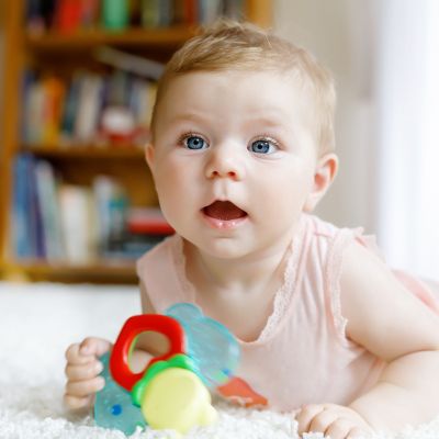 Μωρά 15 μηνών μπορούν να μάθουν λέξεις για αντικείμενα που δεν έχουν δει ποτέ, σύμφωνα με μελέτη