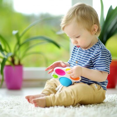 Το απόλυτο αισθητηριακό hack για μωρά με 2 υλικά που έχεις ήδη στο ψυγείο