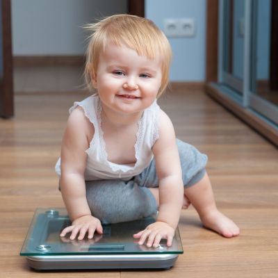 Σε ποια ηλικία το βάρος του παιδιού δείχνει αν θα γίνει υπέρβαρο, σύμφωνα με έρευνα