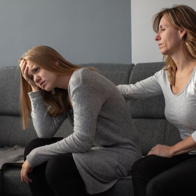 Οδηγός για μαμάδες: 4 τρόποι να στηρίξεις το παιδί σου την περίοδο των εξετάσεων