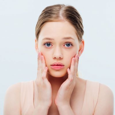 Caveman Skincare Method: Τι λένε οι  ειδικοί για το νέο TikTok trend μεταξύ των εφήβων