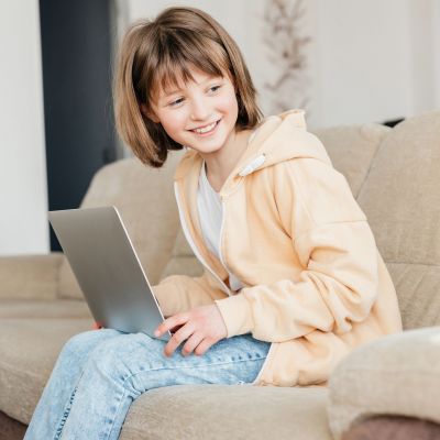 Πώς να βοηθήσετε το παιδί σας να χρησιμοποιεί σωστά την τεχνητή νοημοσύνη