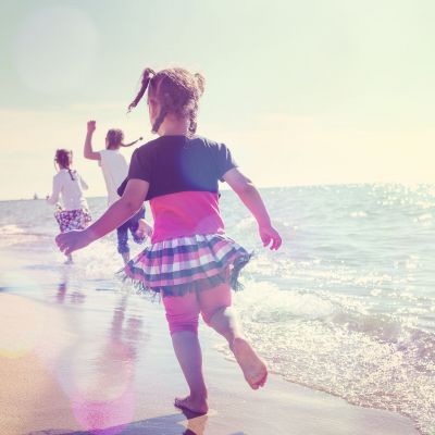 Οι θετικές παιδικές αναμνήσεις μπορούν να επηρεάσουν την κοινωνική ζωή ως ενήλικες, λένε οι ειδικοί