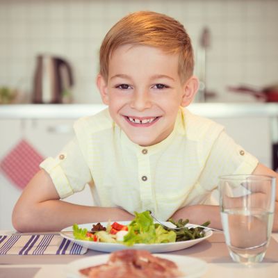 Harvard-trained παιδίατρος αποκαλύπτει τη Νο1 τροφή που οι γονείς δεν ταΐζουν αρκετά τα παιδιά τους