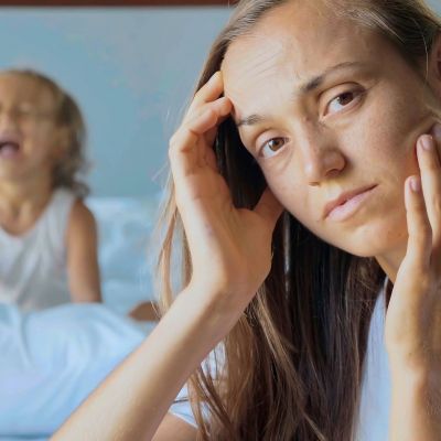 Η συμπεριφορά των ενηλίκων που αποκαλύπτει μια άχαρη παιδική ηλικία