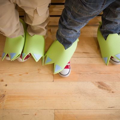 Πώς να φτιάξετε πατουσάκια δεινόσαυρου από χαρτόνι: Μία αγαπημένη κατασκευή για παιδιά