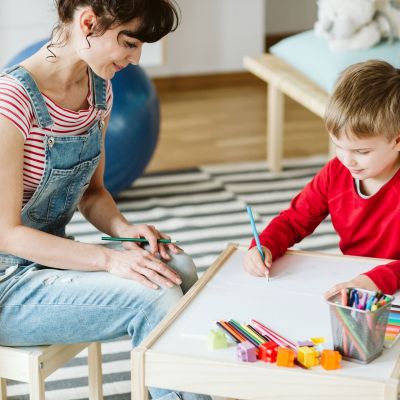 «Το παιδί μου μόλις διαγνώστηκε με ΔΕΠΥ»: Συμβουλές και εργαλεία που θα βοηθήσουν και εσάς