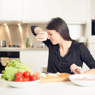 Μήπως κόβεις λάθος το κρεμμύδι; Οι επιστήμονες αποκαλύπτουν τον σωστό τρόπο χωρίς να κλαις